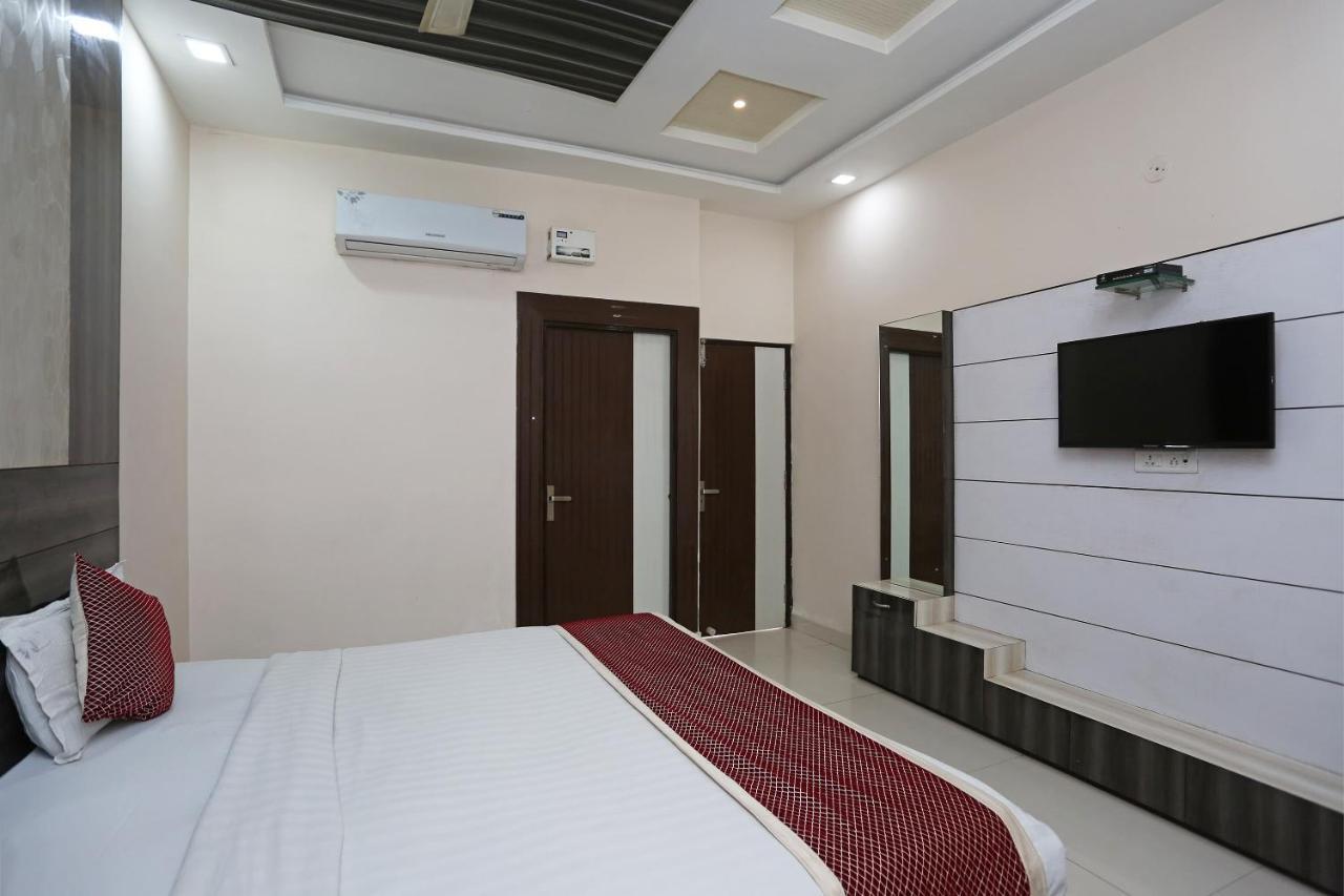 Oyo 3202 Hotel Gayatri Residency Агра Экстерьер фото