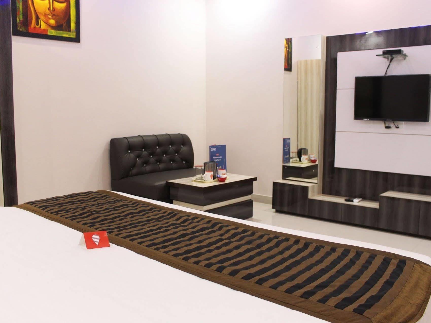 Oyo 3202 Hotel Gayatri Residency Агра Экстерьер фото
